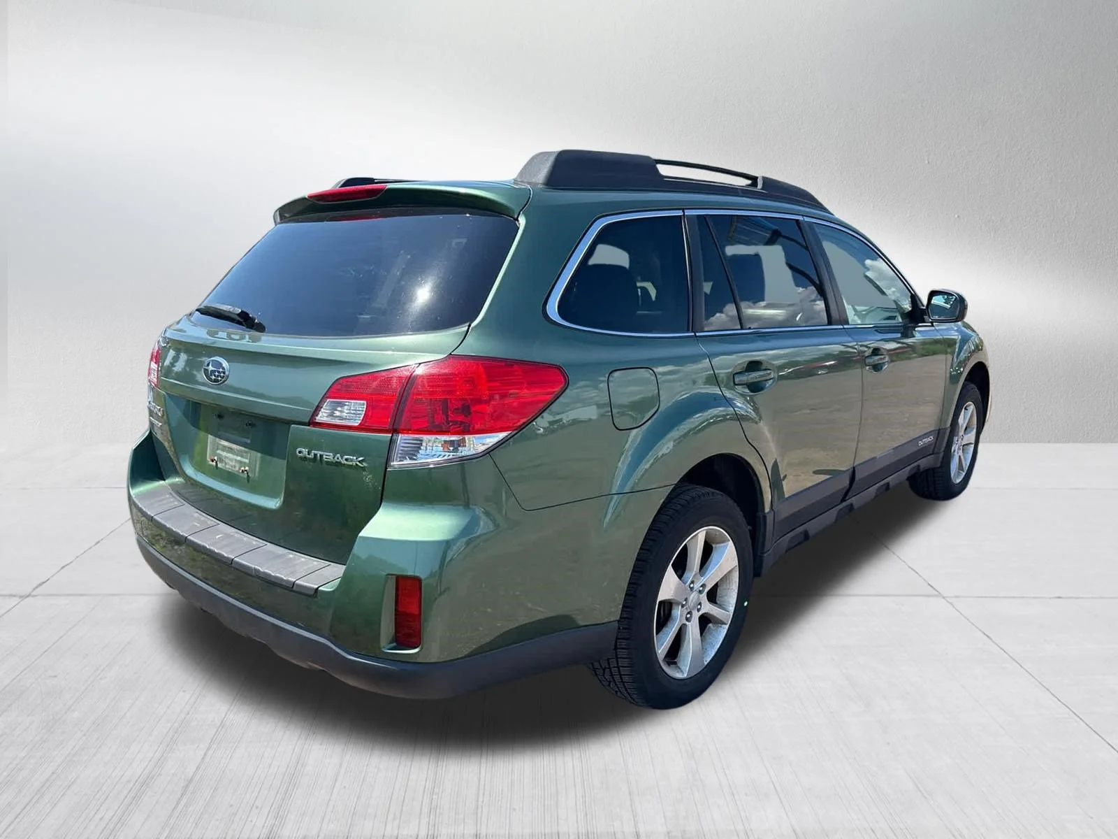 Used 2013 Cypress Green Pearl Subaru 2.5i Premium image 11
