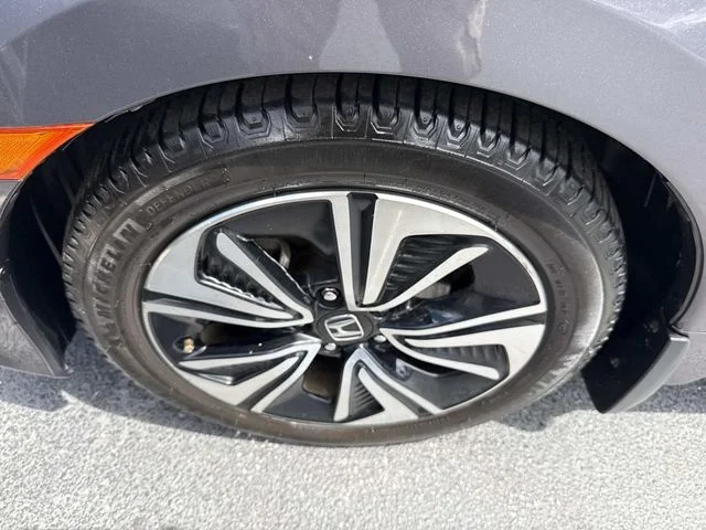Used 2017  Honda EX-T image 11