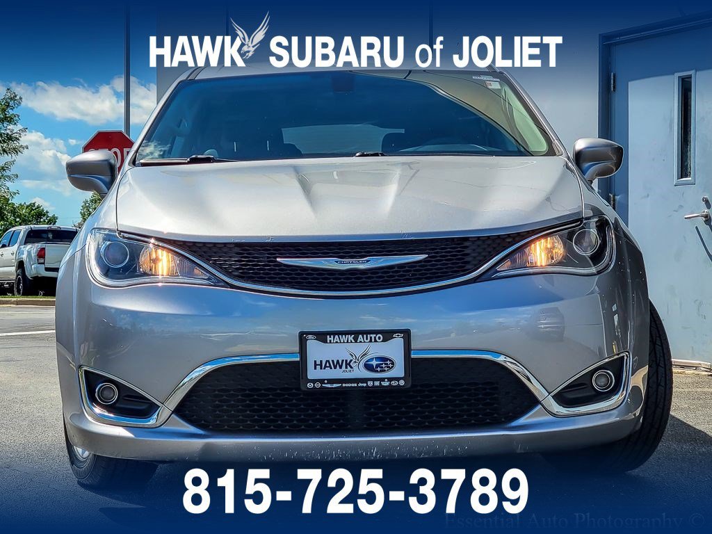Used 2018 Billet Silver Metallic Clearcoat Chrysler Touring Plus image 4