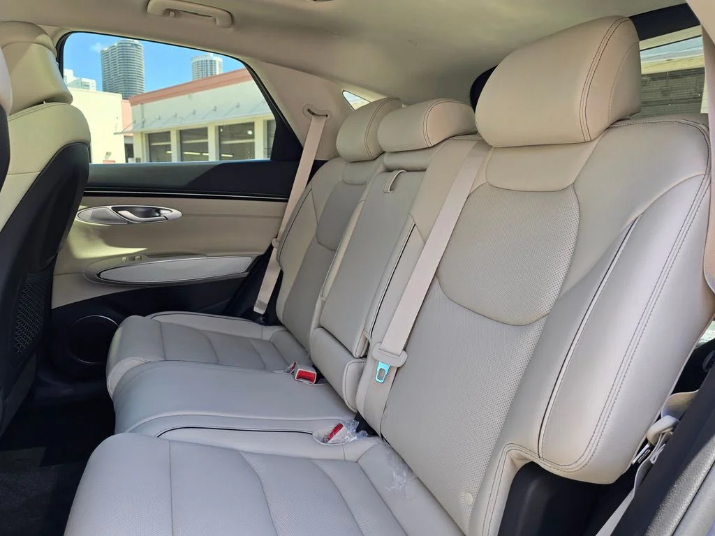 New 2026 White Genesis 2.5T Advanced image 11
