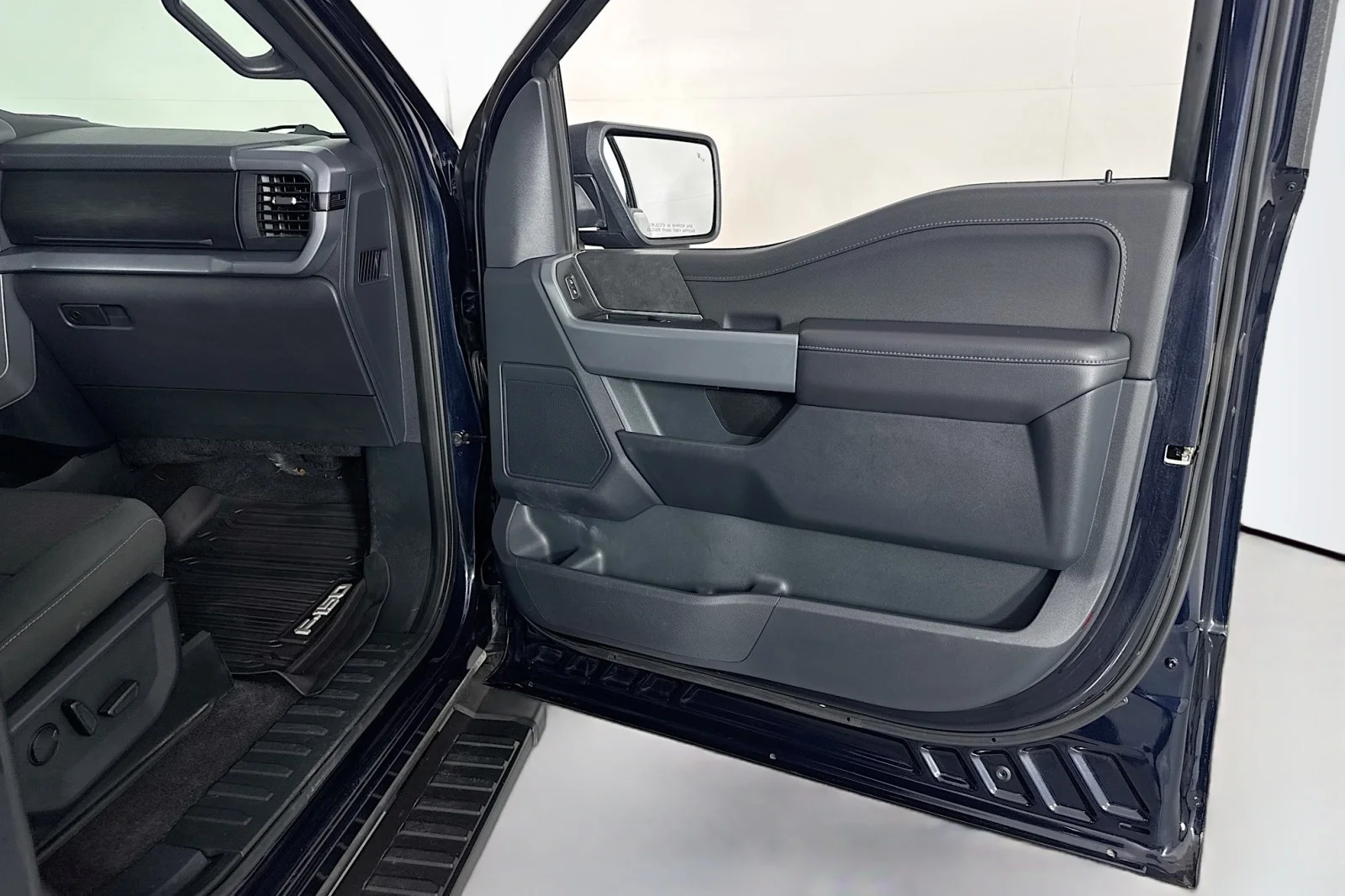 Used 2025 ANTIMATTER BLUE Ford XLT image 25