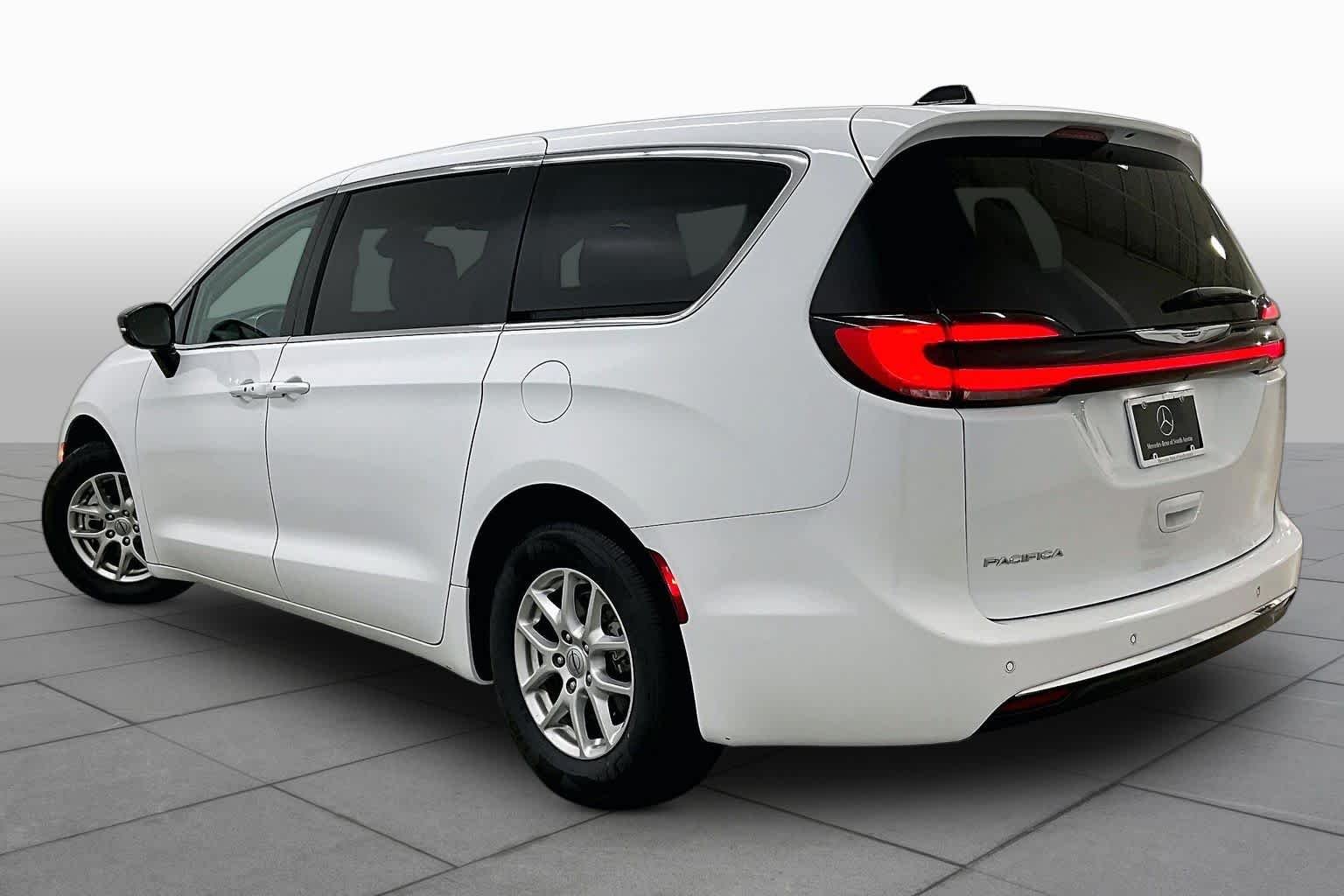 Used 2024 Bright White Clearcoat Chrysler Touring L image 12