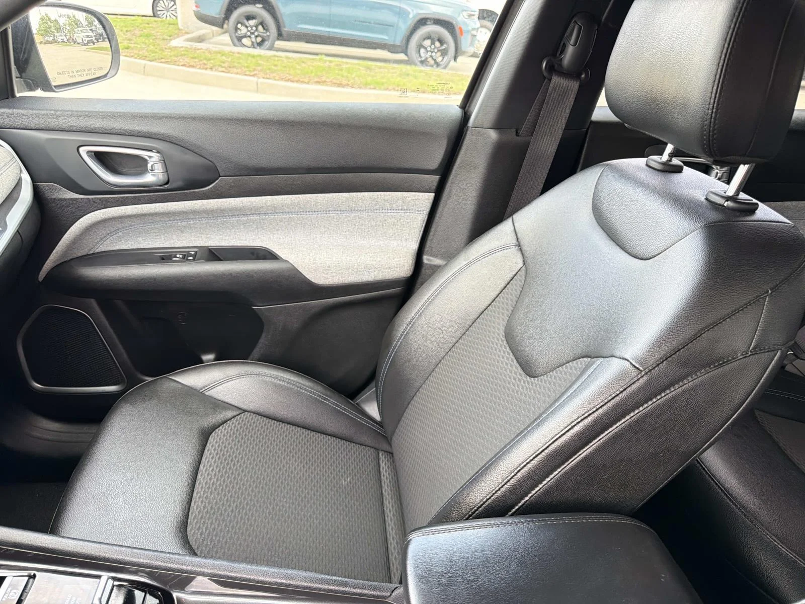 Used 2024 Gray Jeep Latitude 4x4 image 15