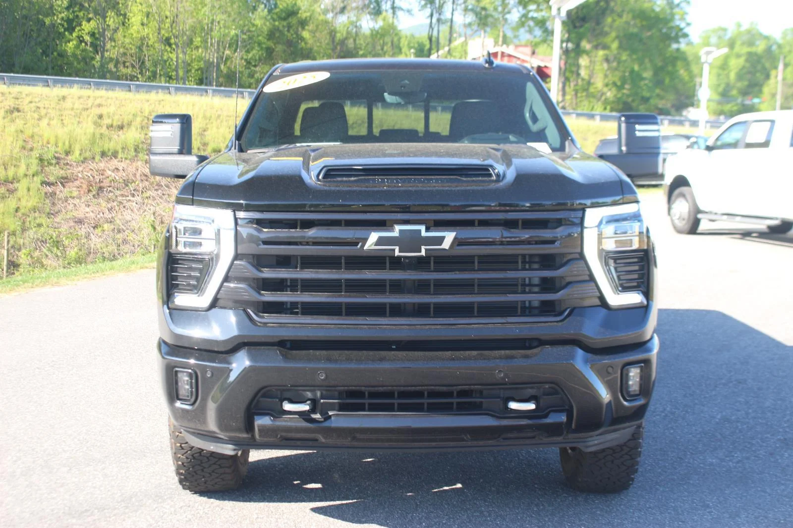 Used 2025 Black Chevrolet High Country image 2