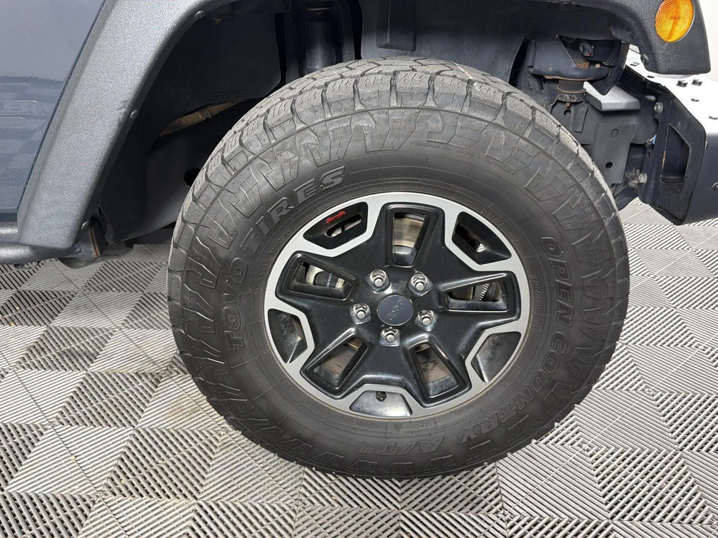 Used 2017 Rhino Clearcoat Jeep Rubicon Hard Rock image 14