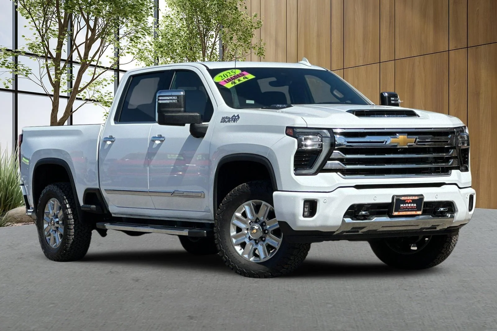 Used 2025 White Chevrolet High Country image 2