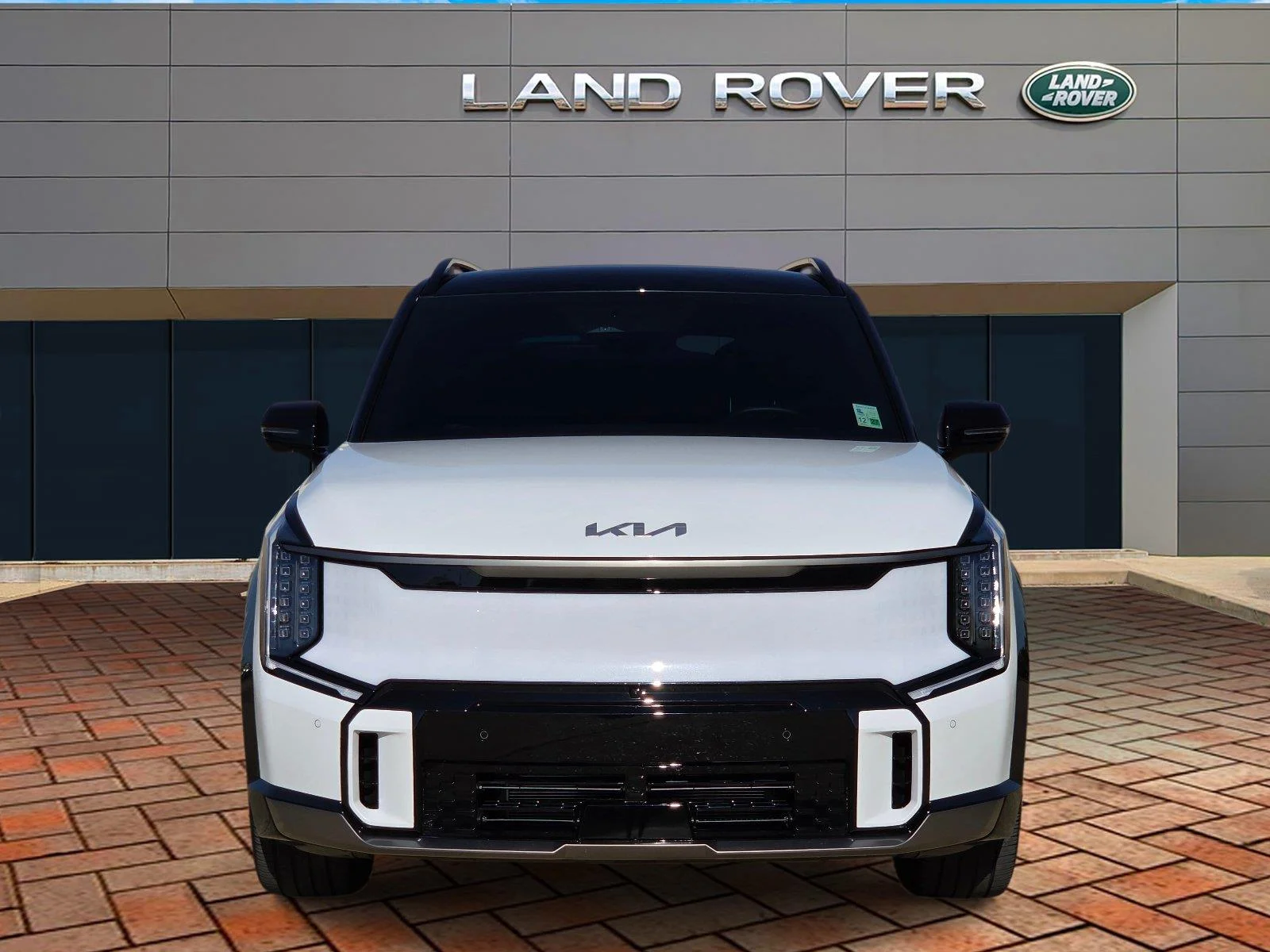 Used 2026 Glacial White Pearl/Ebony Black Roof Kia GT-Line image 2
