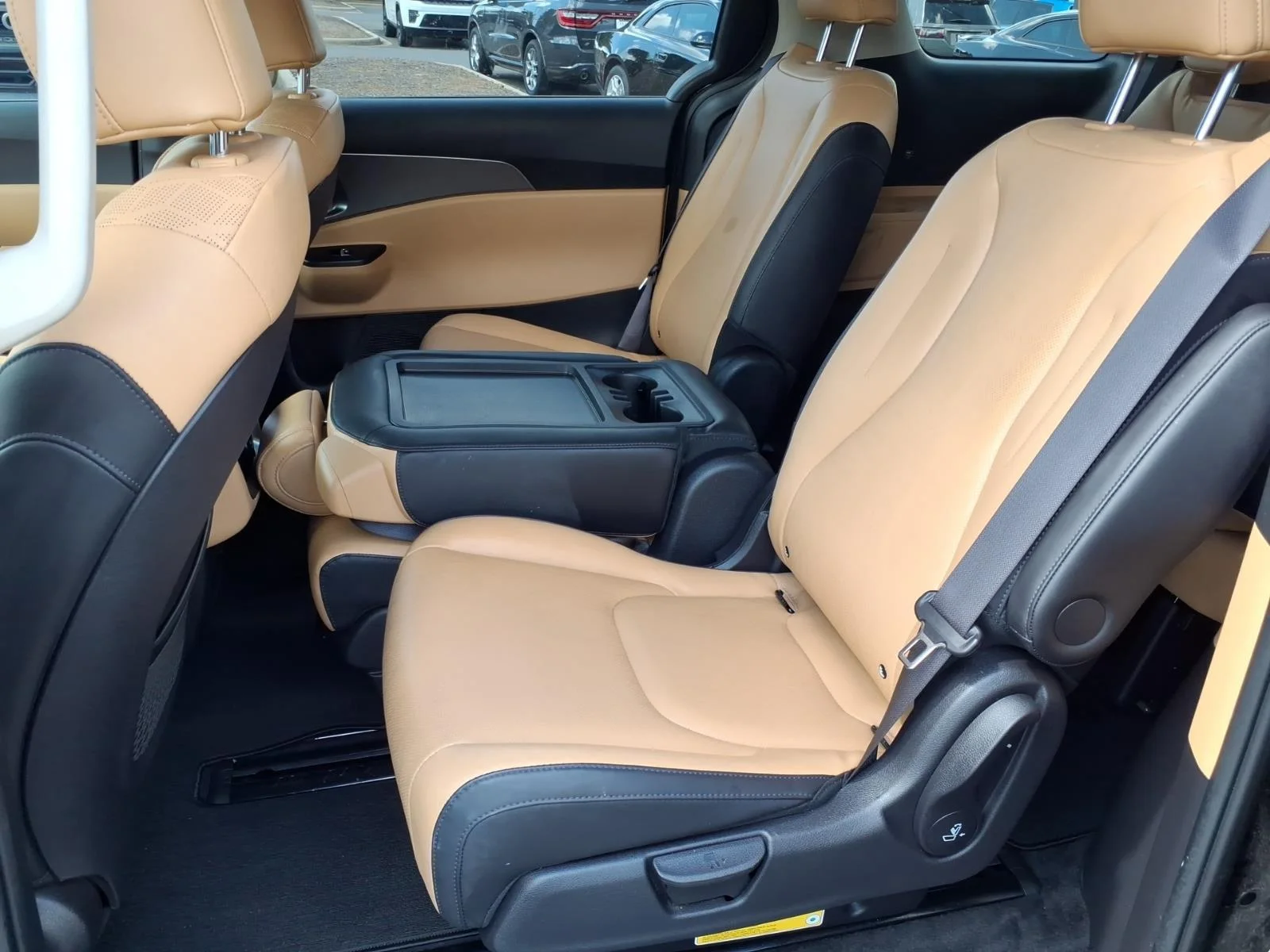 Used 2023 Aurora Black Pearl Kia LX image 20
