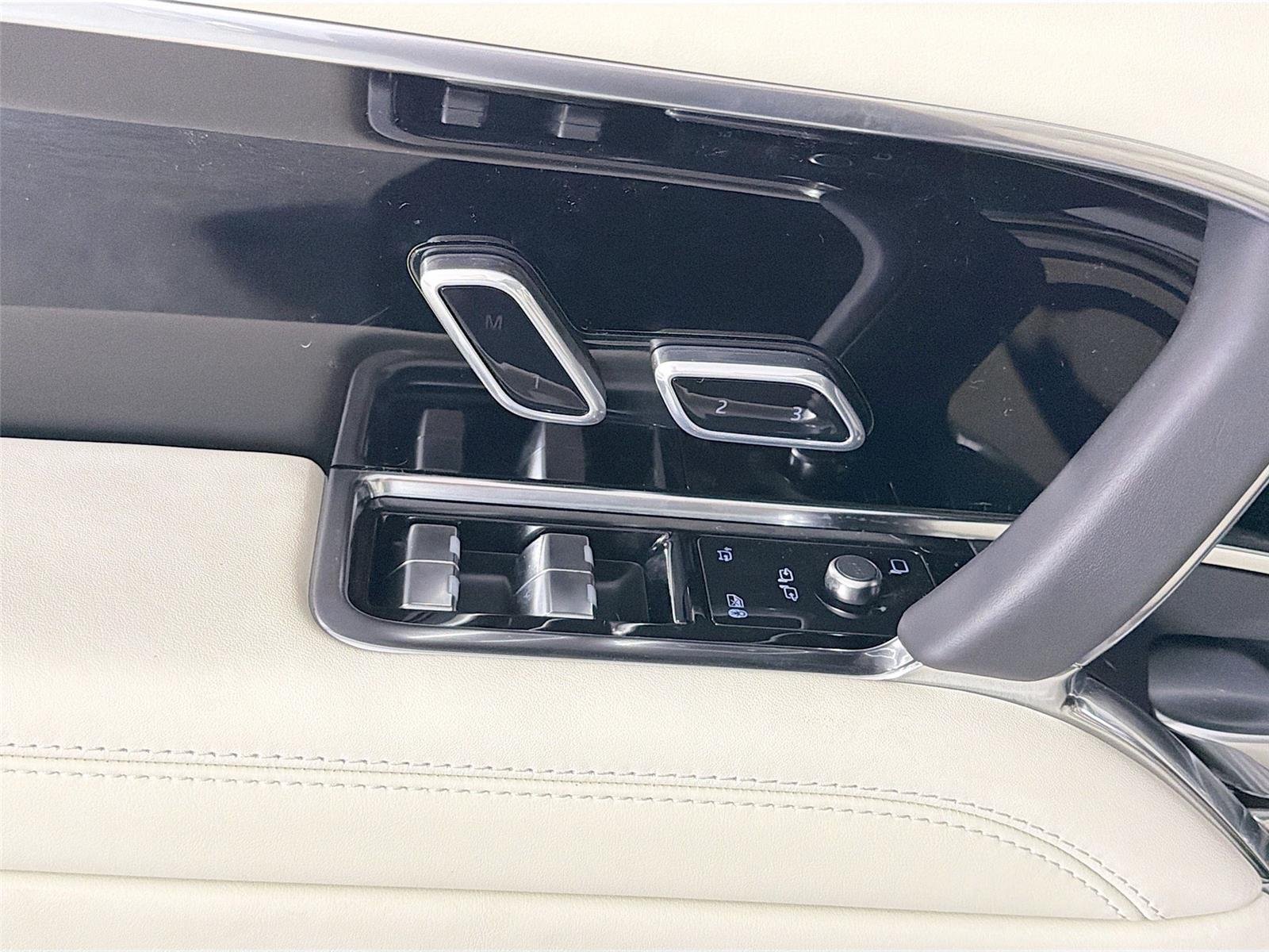New 2026 Ethereal Frost Sliver LAND ROVER SE LWB 7-Seats / V8 image 17