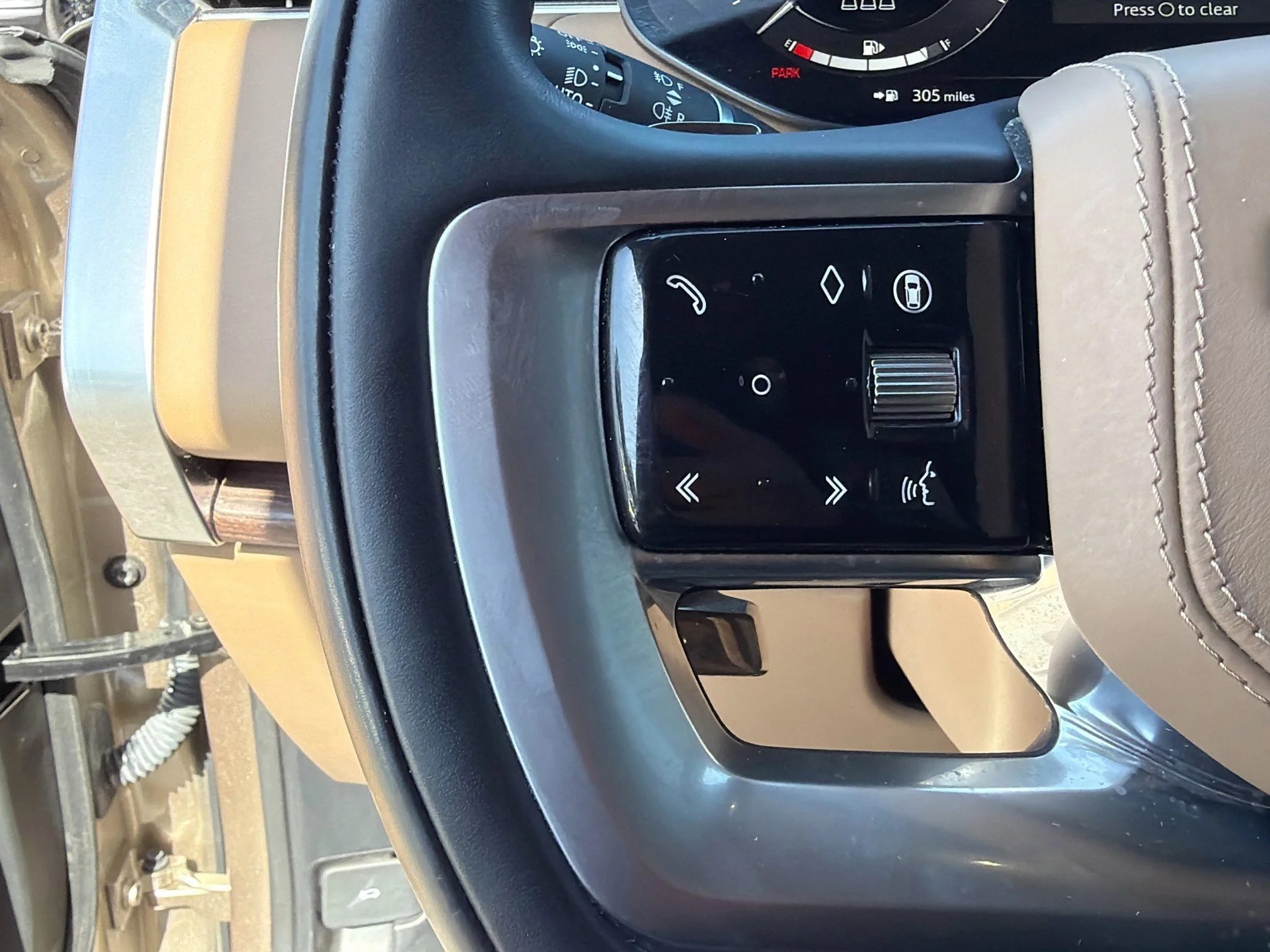 Used 2024 Sunset Gold SV Bespoke Ultra Metallic Satin Land Rover SE image 37