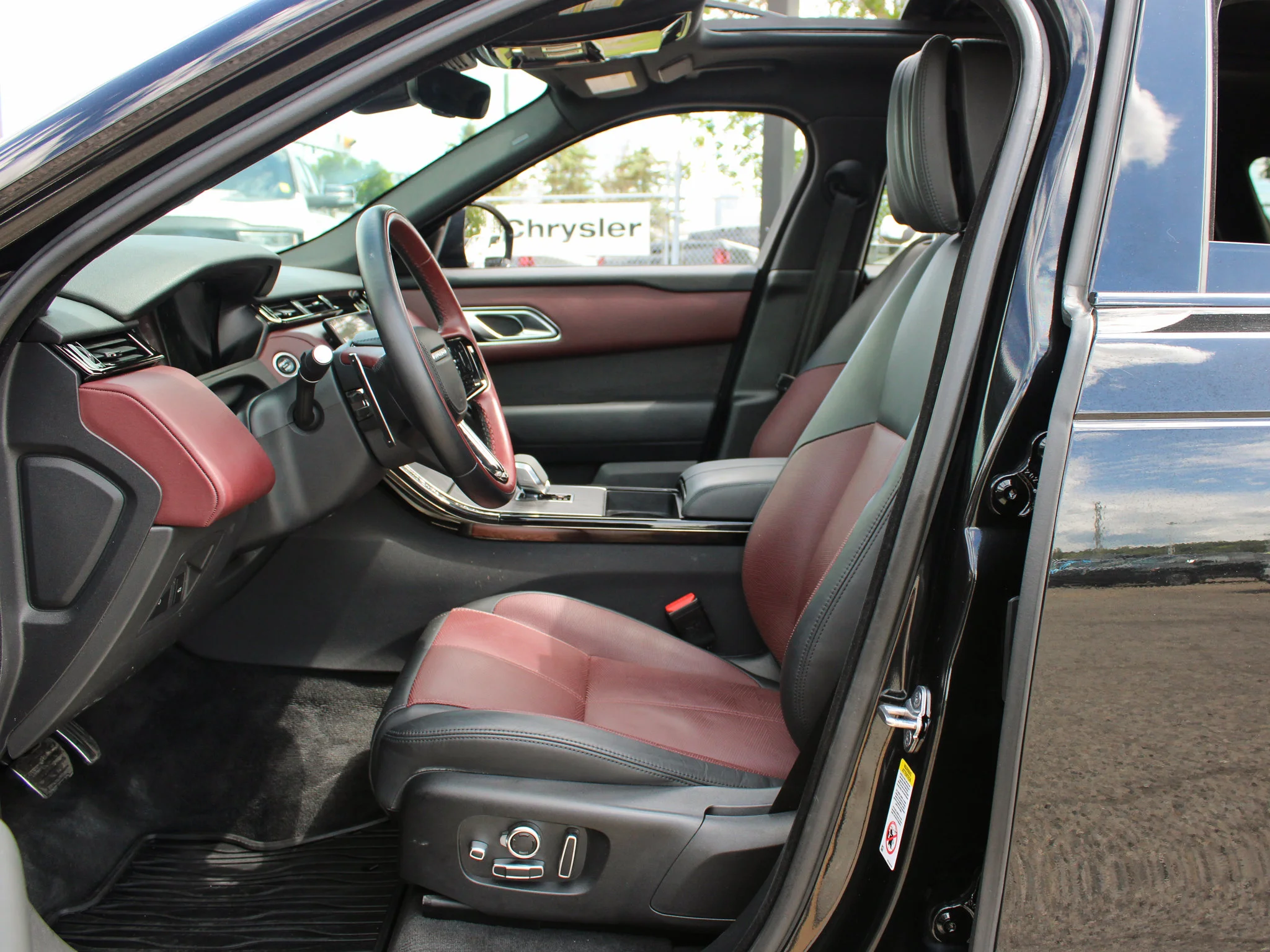 Certified Used 2024 Black Land Rover Dynamic HSE * Mild-Hybrid | 395 HP | Apple CarPlay | Massage Seats | Meridian image 3