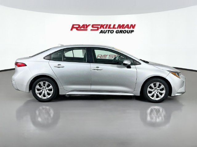2025 Toyota Corolla LE - Photo 8