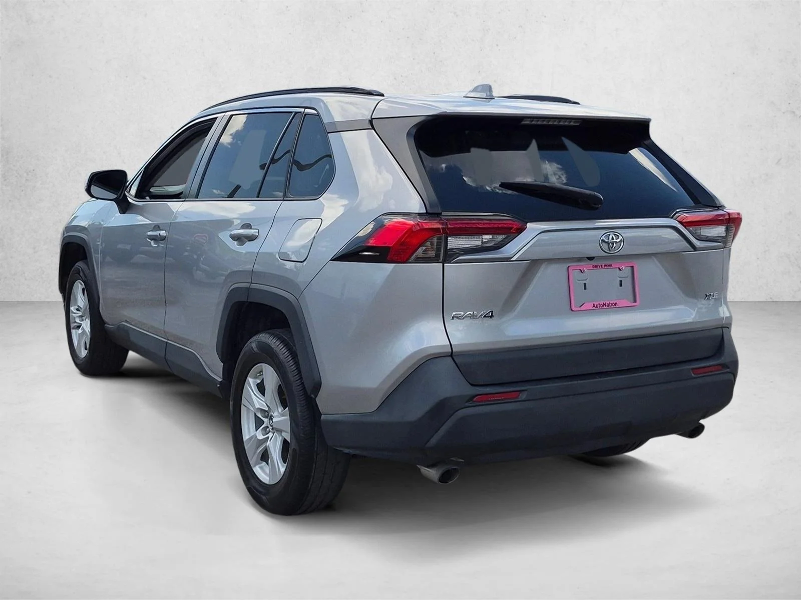 Used 2019 Silver Sky Metallic Toyota XLE image 7