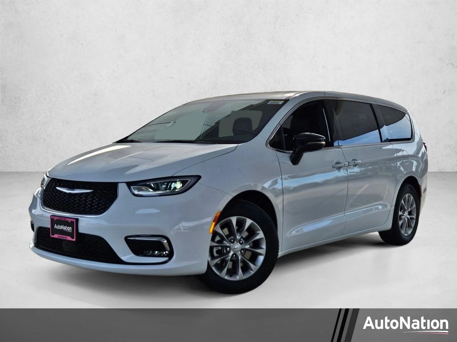 2026 Chrysler Pacifica Limited's photo