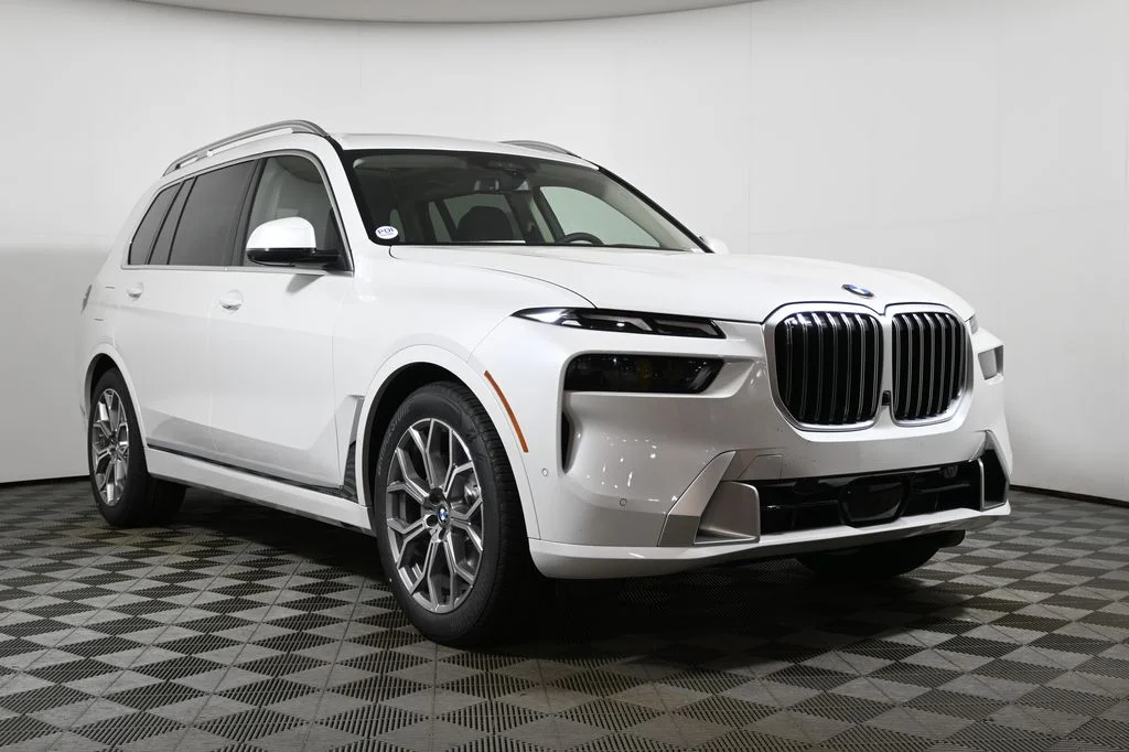 Used 2027 White BMW xDrive40i image 9