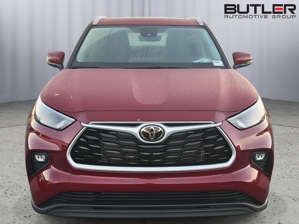 New 2026 Ruby Flare Pearl Toyota XLE image 9
