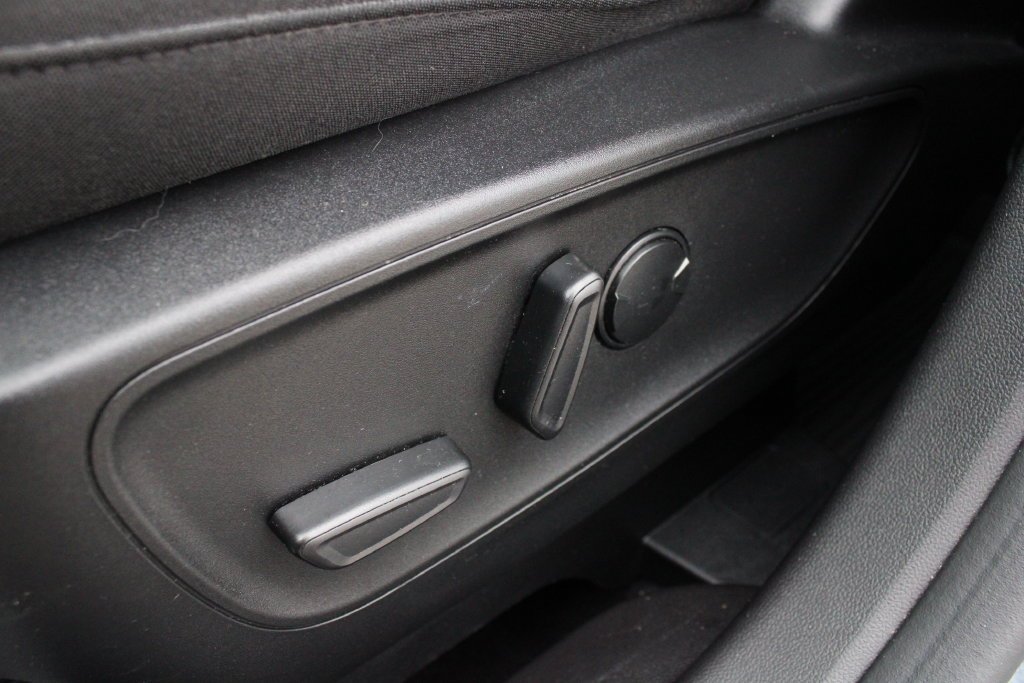 Used 2023 Vapor Blue Ford Active image 3