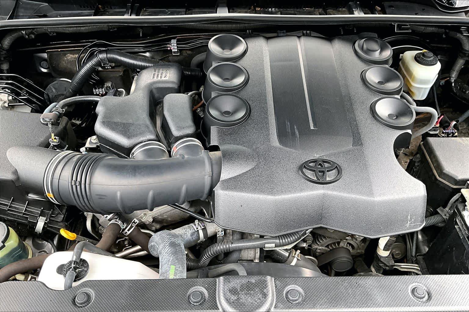 Used 2016 Magnetic Gray Metallic Toyota SR5 image 32