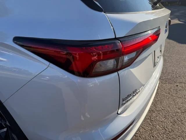 Used 2023 White Diamond Mitsubishi SE image 14