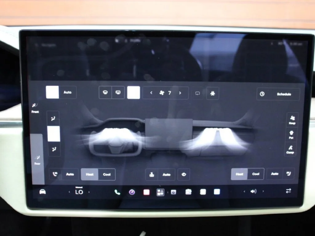 Used 2022  Tesla Base image 20