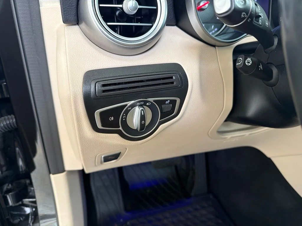 Used 2020 Black Mercedes-Benz GLC 300 image 49