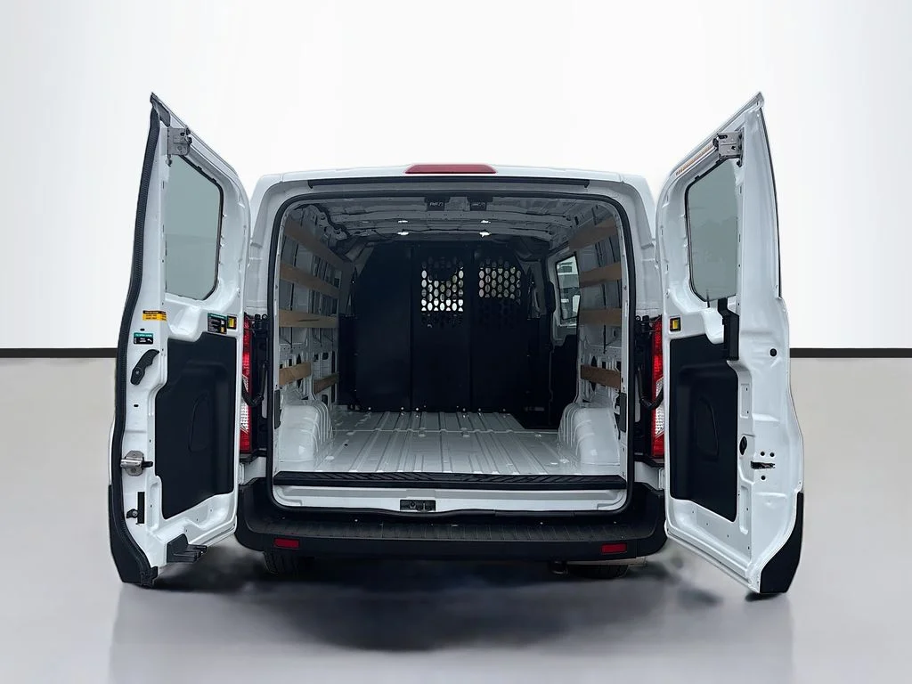 Used 2025 Oxford White Ford Base image 9