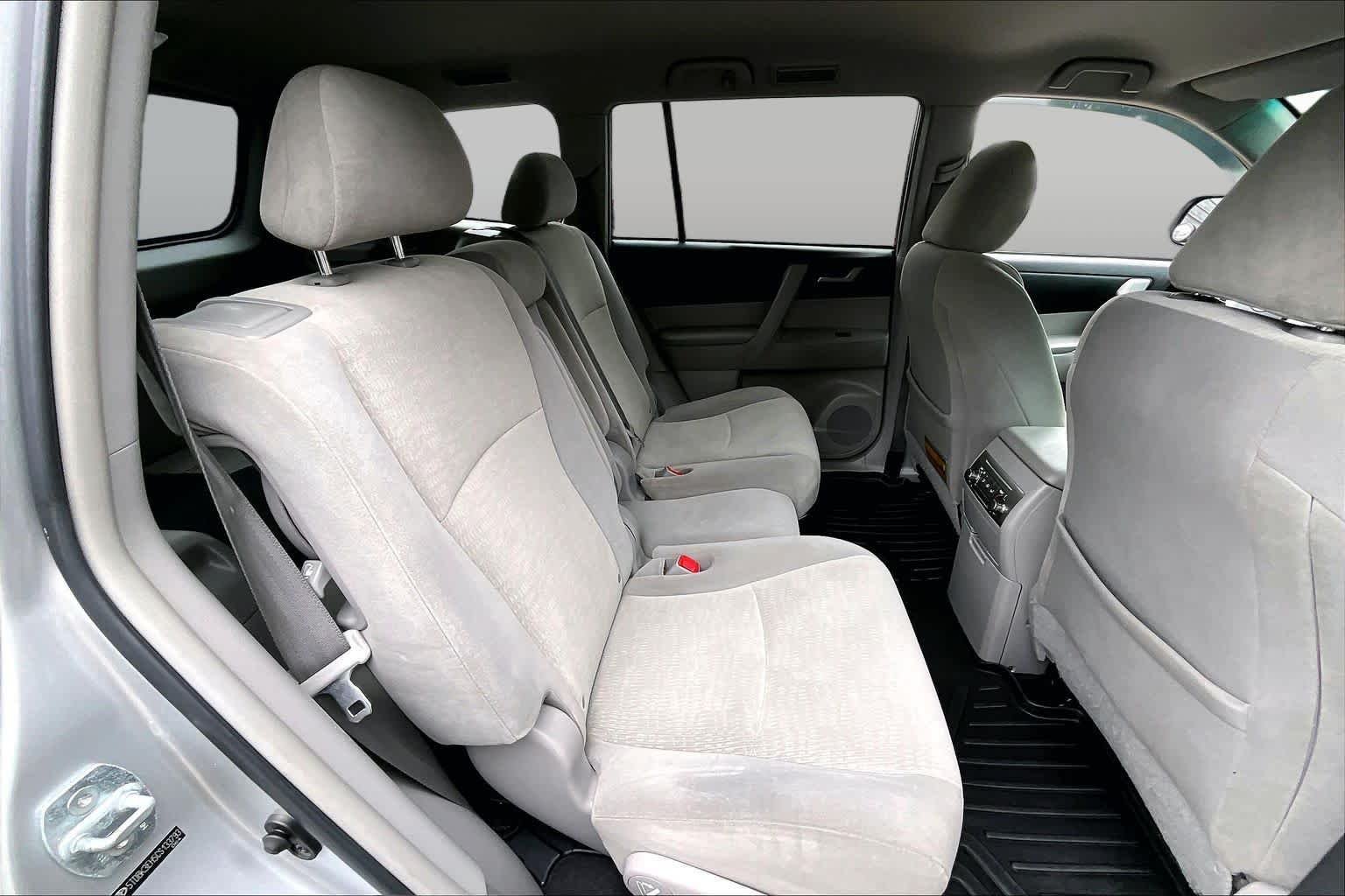 Used 2012 Classic Silver Metallic Toyota  image 18