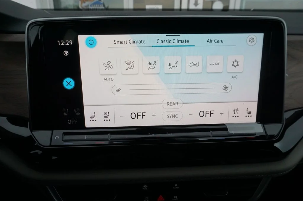 New 2026 Green Volkswagen 2.0T SE w/Technology image 17