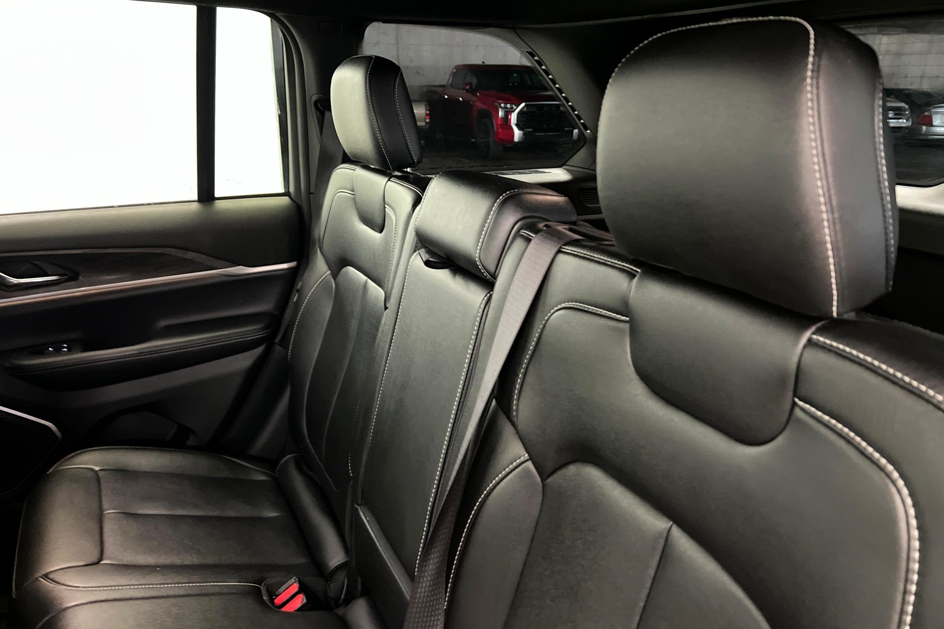 Used 2024 Diamond Black Crystal Pearlcoat Jeep 4xe image 22