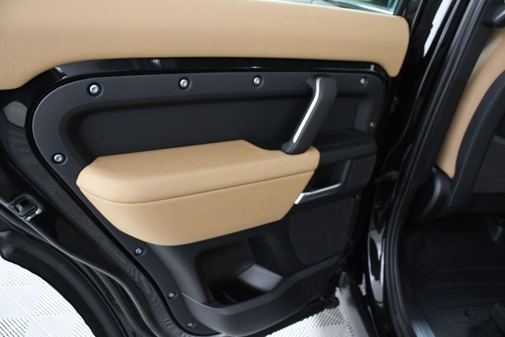 New 2026 Santorini Blk Land Rover S image 25