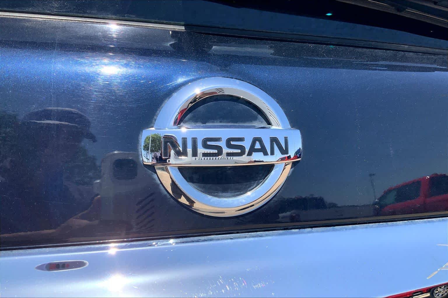Used 2020 Hermosa Blue Pearl Nissan SL image 33