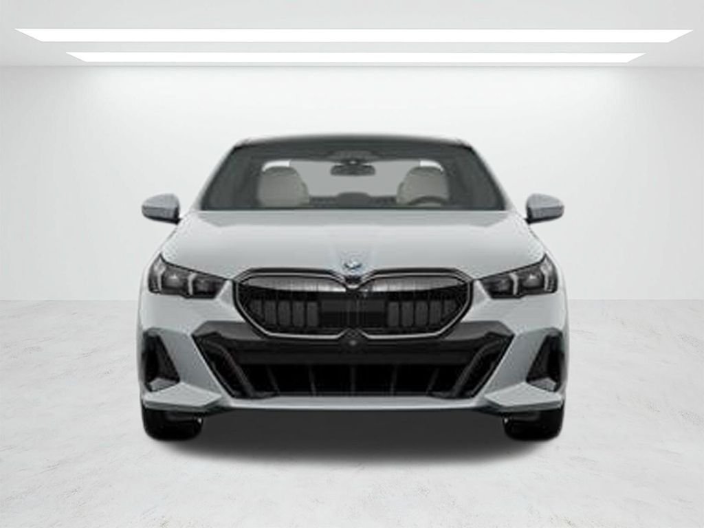 New 2027 Gray Metallic BMW 550e xDrive image 2