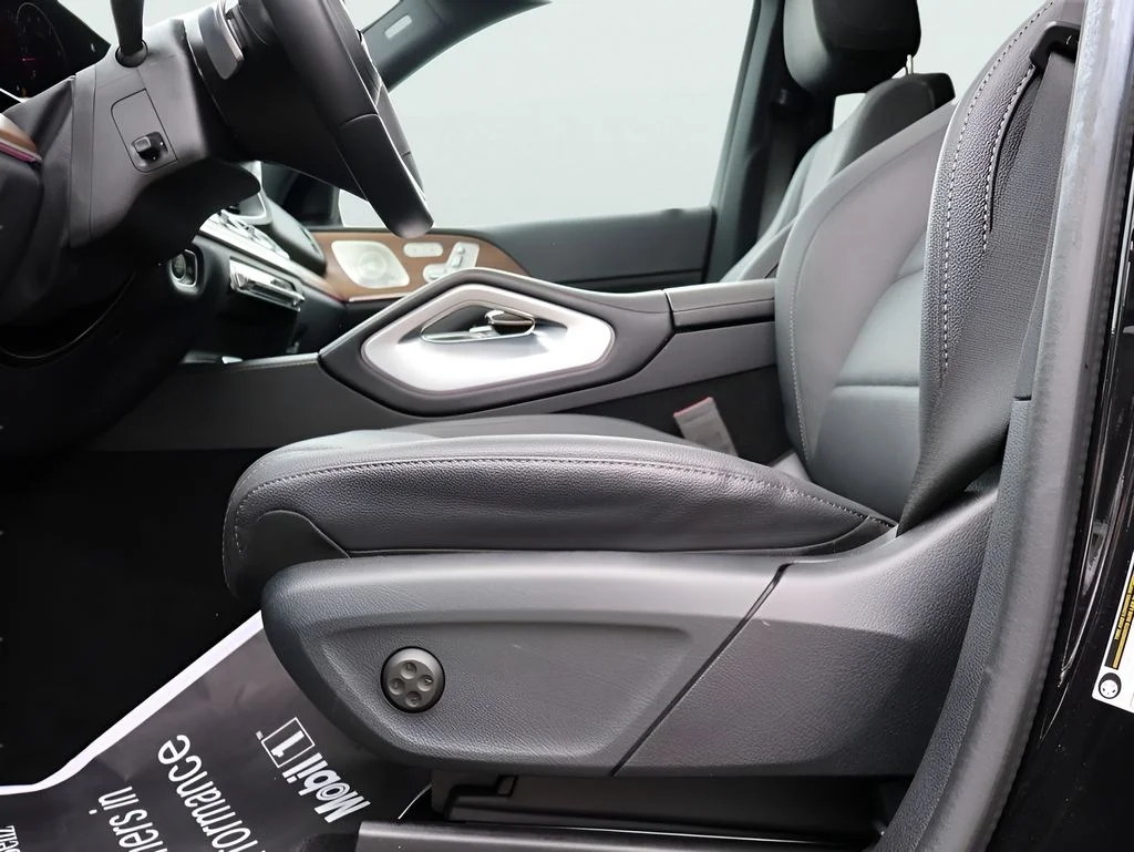 Used 2025 Obsidian Black Metallic Mercedes-Benz GLE 350 image 39