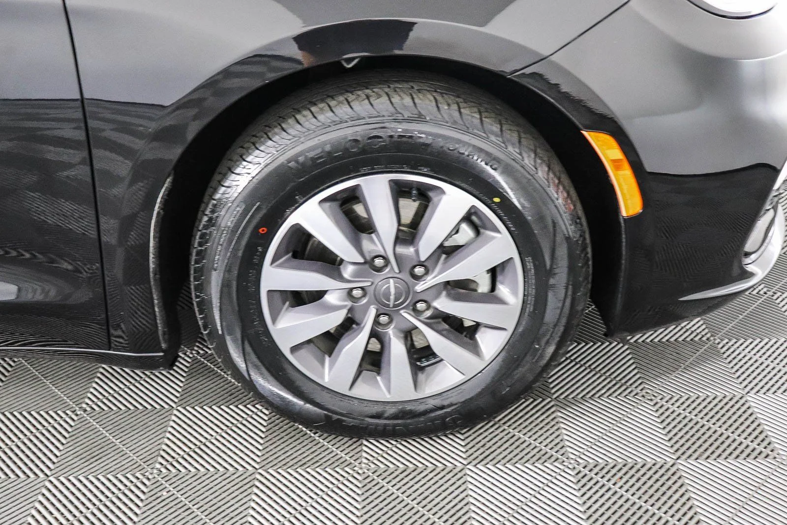 Used 2024 Black Chrysler Select image 11