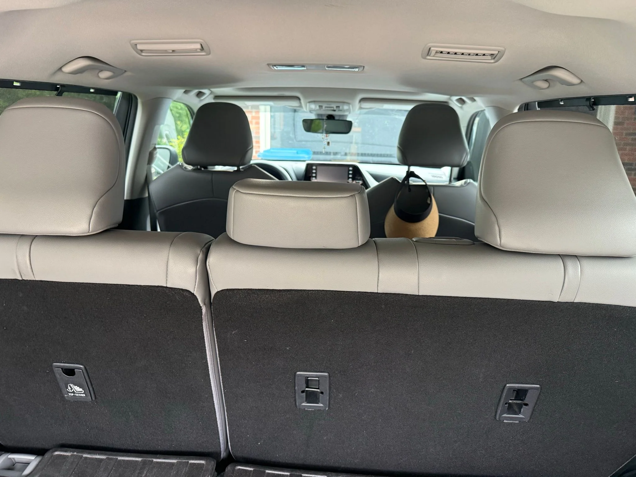 Used 2021 Silver Toyota XLE image 9