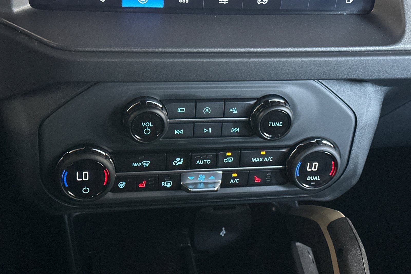 Used 2025 Gray Ford Badlands image 22