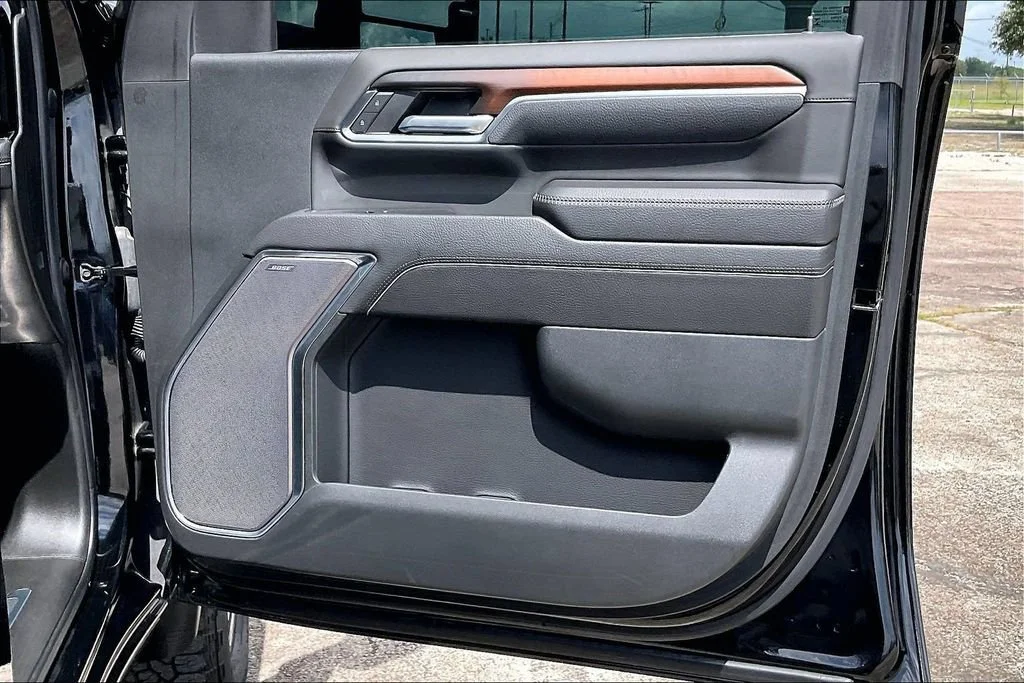 Used 2024 Onyx Black GMC Denali image 29