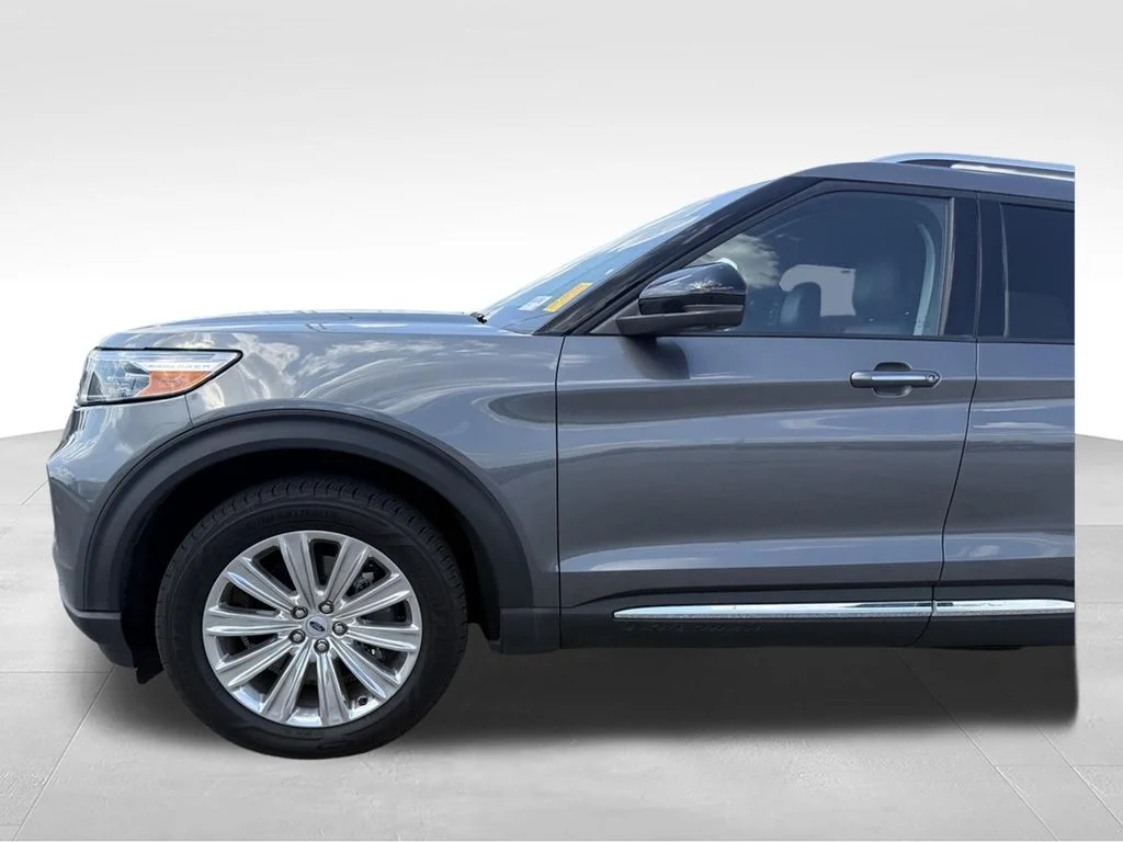 Used 2023 Gray Ford Limited image 25