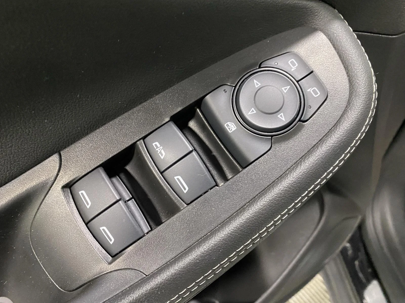 Used 2022 Ebony Twilight Metallic Buick Preferred image 18