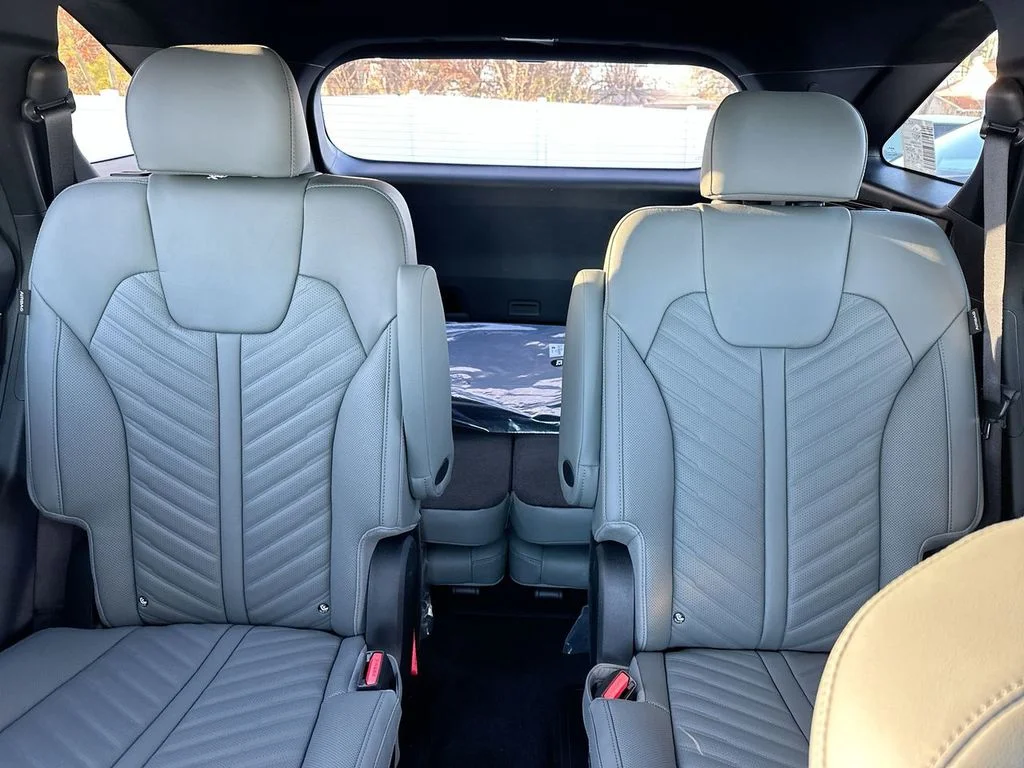 Used 2025 White Kia X-Pro SX Prestige image 42