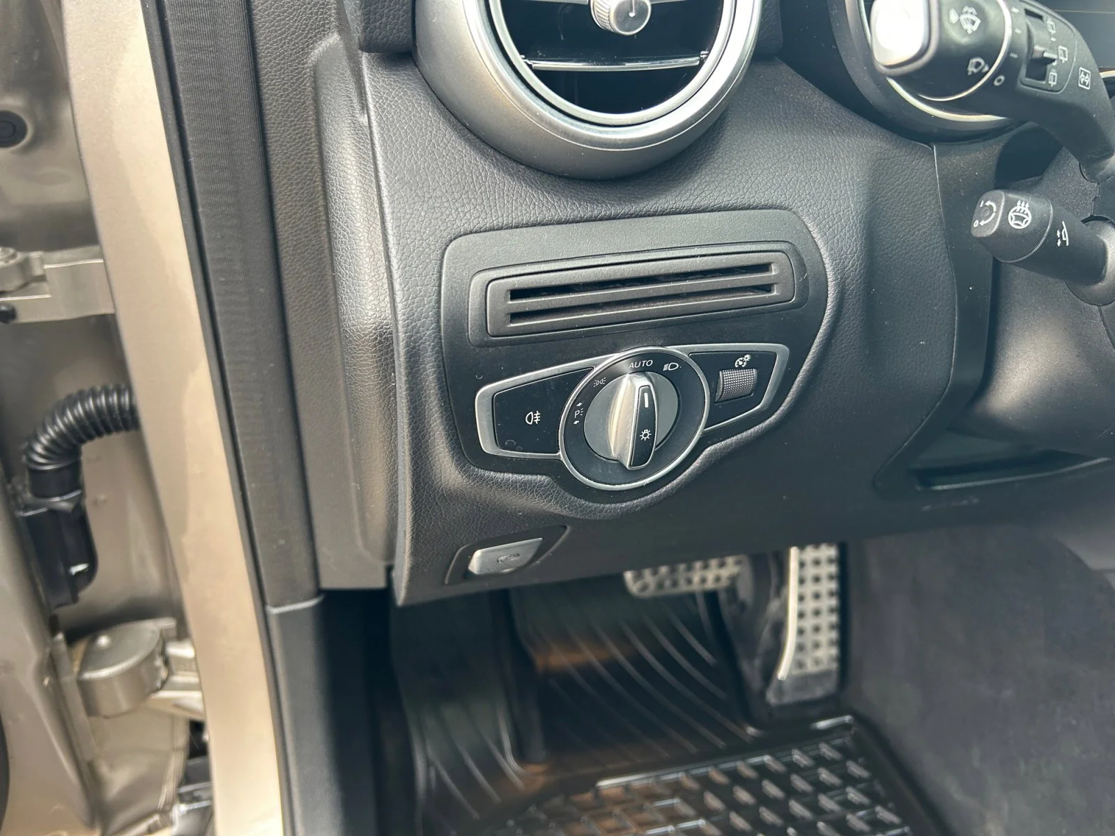 Used 2022 Gray Mercedes-Benz 4DR GLC 300 4MAT image 16