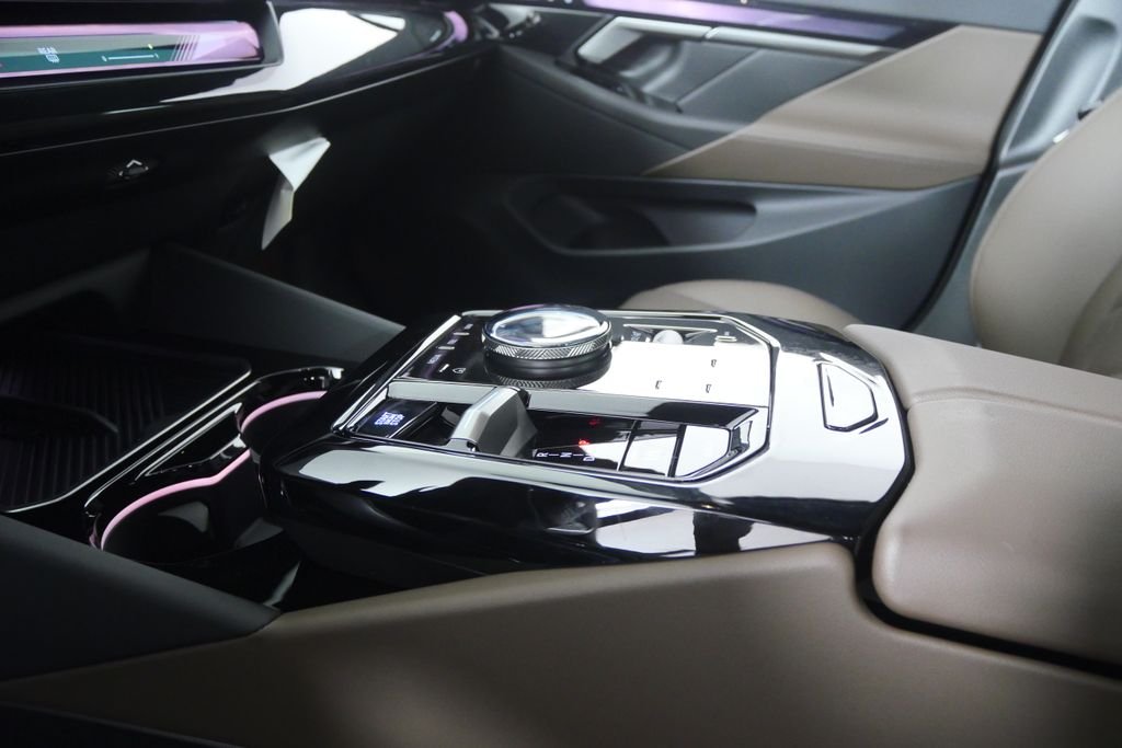 New 2027 Black Sapphire Metallic BMW 530i image 21