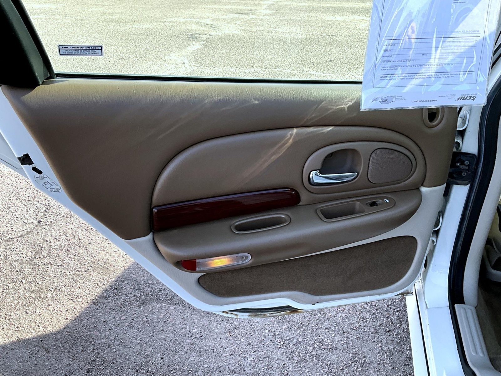 Used 1999 White Chrysler Base image 22