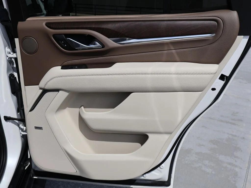 Used 2023 White Frost Tricoat GMC Denali image 15
