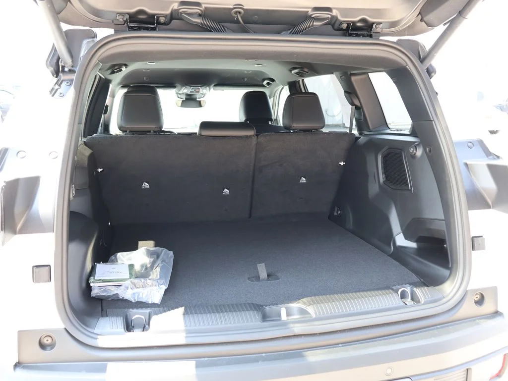 New 2026 Bright White Clear-Coat Exterior Paint Jeep Laredo image 14