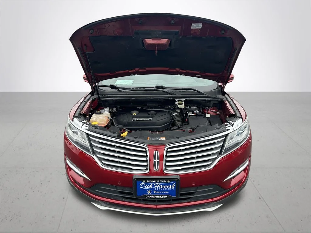 Used 2015 Red Lincoln Base image 4