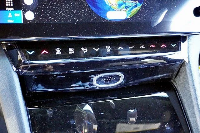 New 2026 Diamond Black Crystal Pearl-Coat Exterior Paint Jeep Limited image 33