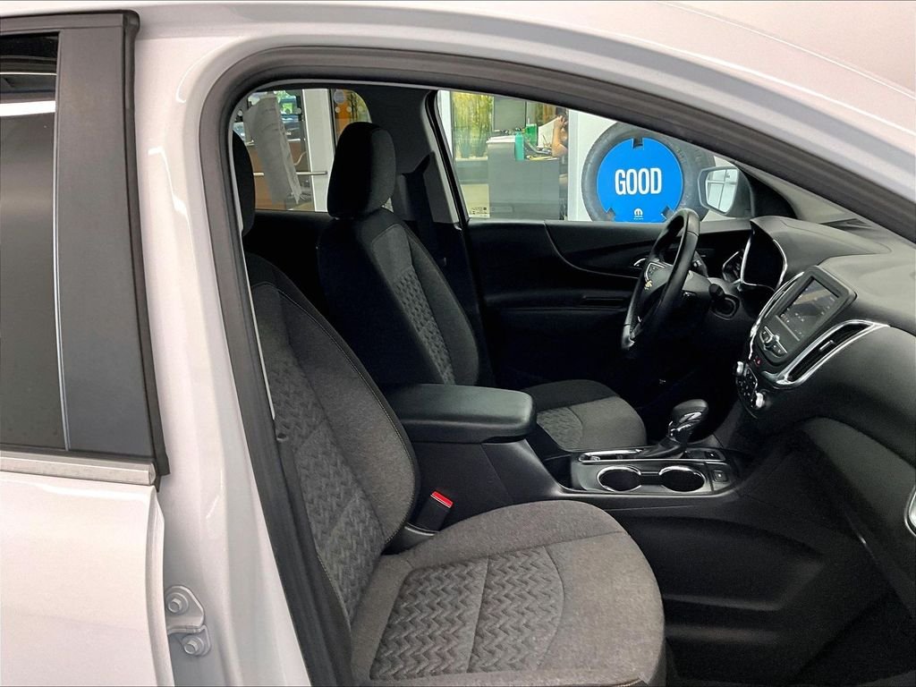 Used 2024 Summit White Chevrolet LT image 11