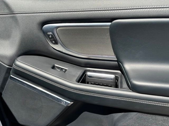 Used 2025 White Ford Platinum image 24