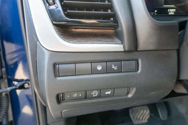 Used 2025 Blue Nissan Platinum image 22